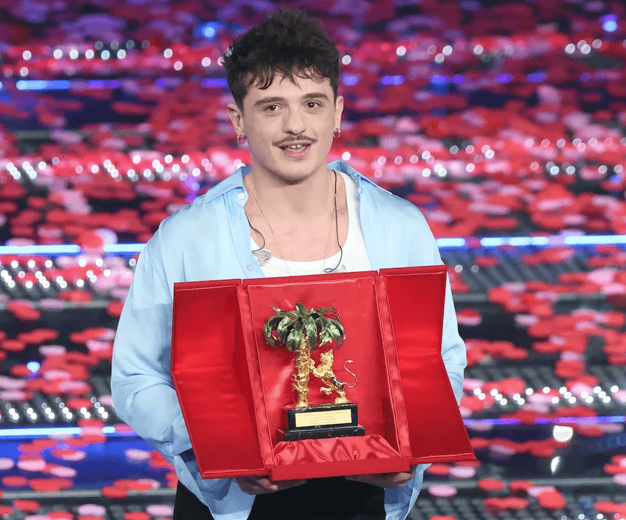 Olly il Socio Esibirsi che ha trionfayto a Sanremo 2025