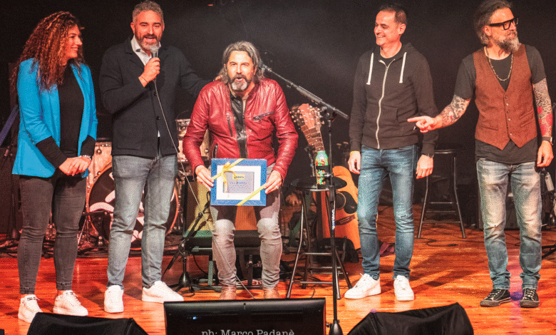Omar Pedrini riceve il Premio Esibirsi 2024.png 1